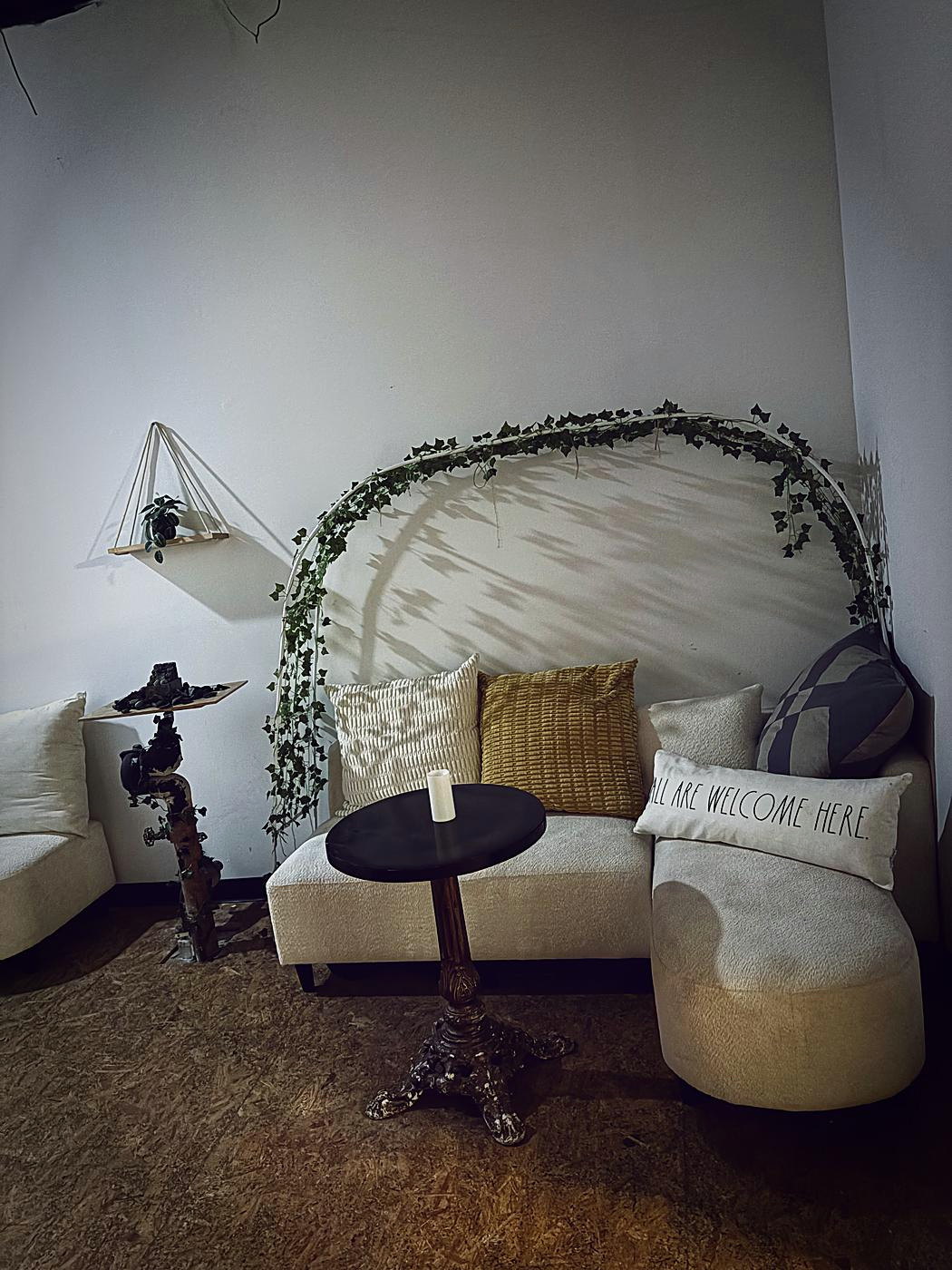 Relaxation nook with arched backdrop and chaise
